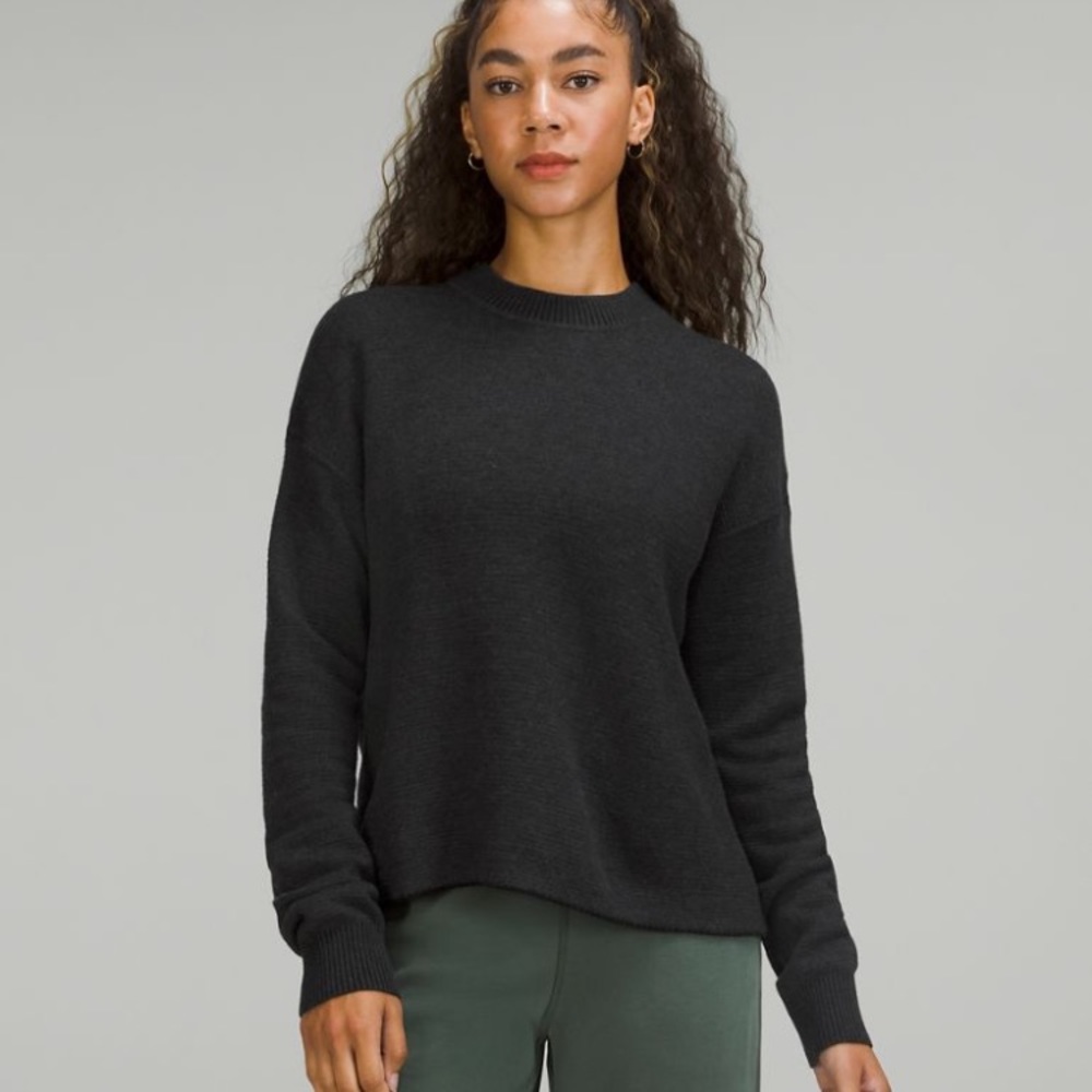 Lululemon Reversible Double-Knit Crew Neck Sweater in Graphite Grey/Black Size 4